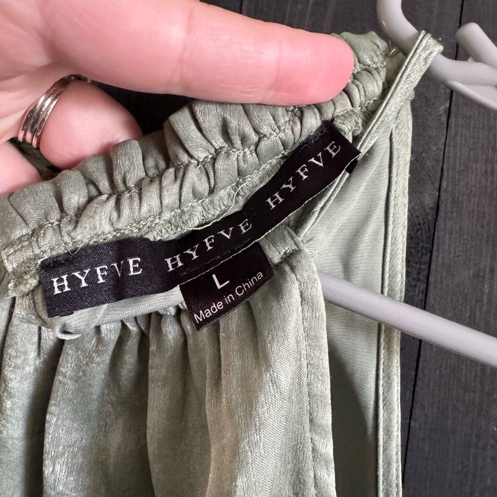 HYFVE Green Ruched Sleeveless Tank Top - Picture 3 of 3
